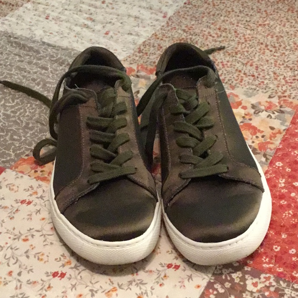 Satiny green sneaker from Charming Charlie’s. GUC